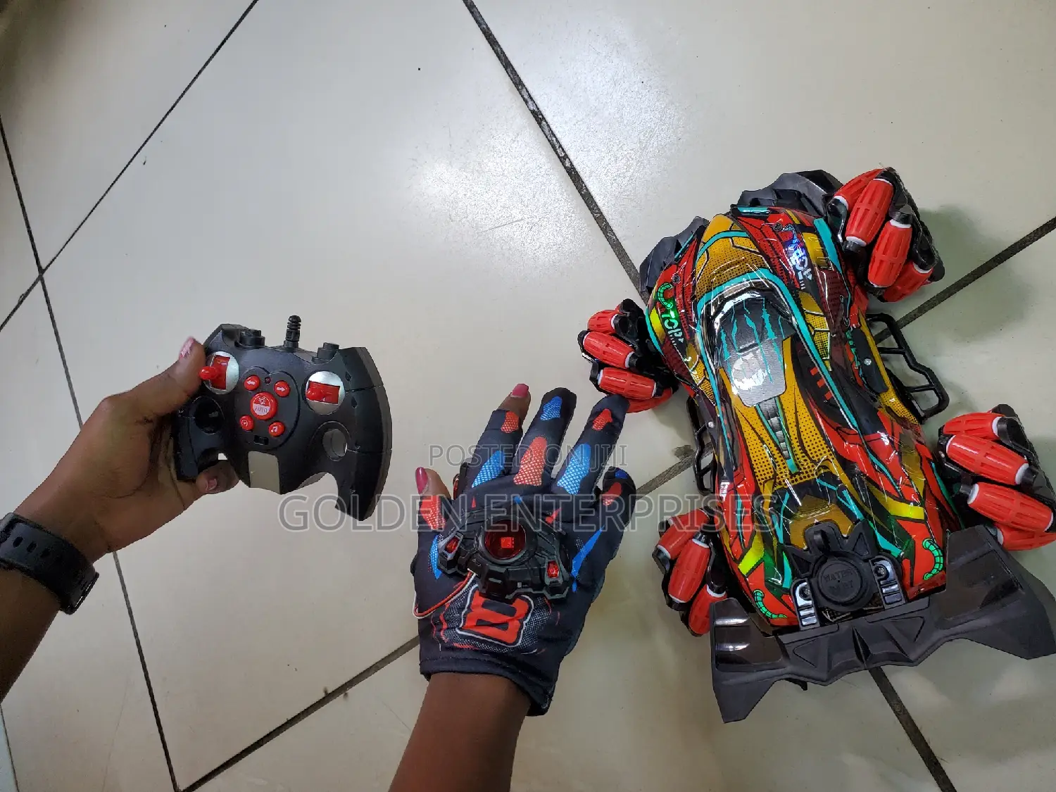 Rc Stunt Car With Kinetic Sensing Gloves and Controller