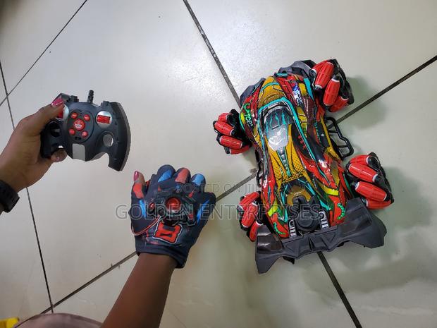 Rc Stunt Car With Kinetic Sensing Gloves and Controller - main view