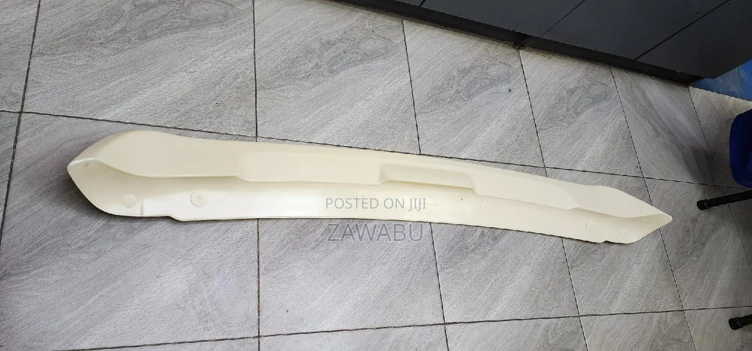 TOYOTA Hiace 7L Rear Boot Spoiler