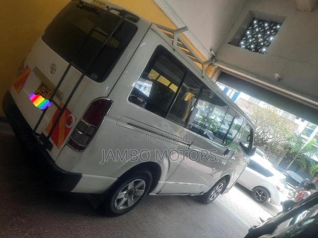 Toyota HiAce 2015 White - thumbnail 5