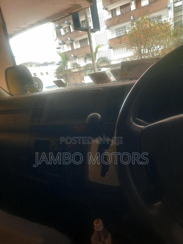 Toyota HiAce 2015 White - thumbnail 10