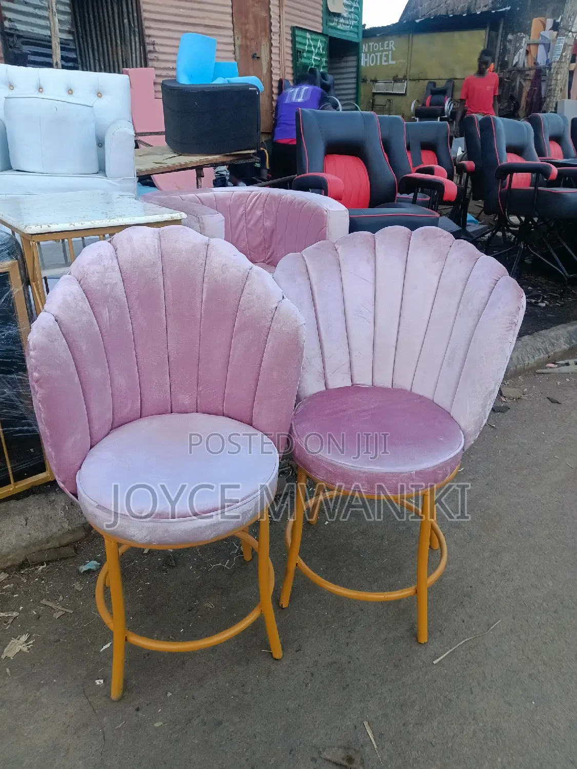Manicure Seats, Baby Pink With Gold.