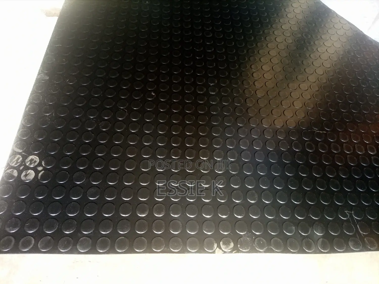 Round Studded Rubber Coin Mat -Black