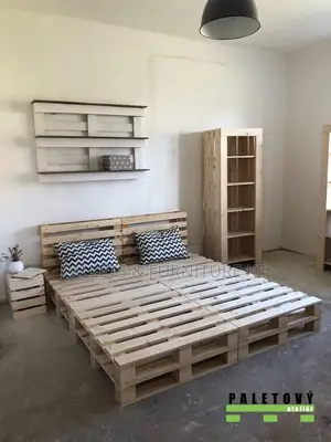 5 by 6 Pallet Bed 987