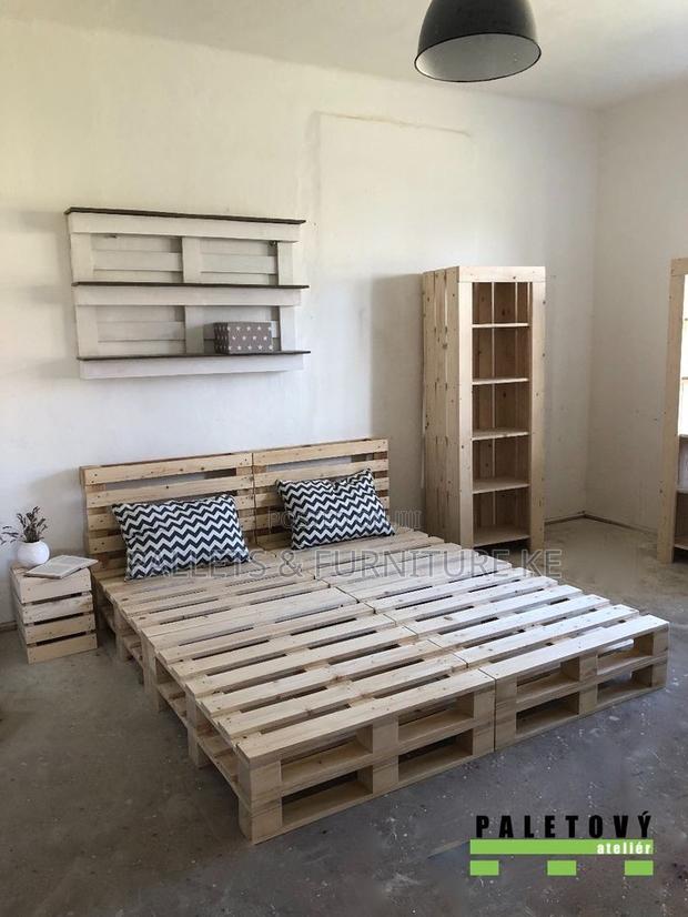 5 by 6 Pallet Bed 987