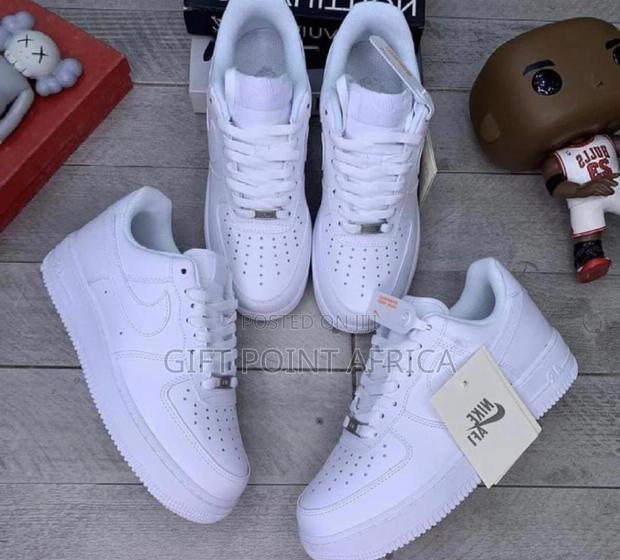 White Nike Air Force Low Cut Unisex Sneakers - thumbnail 2