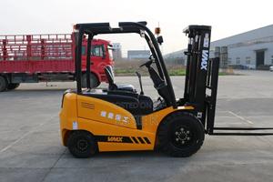 2000kgs/2tons Electric Forklift Truck - main view