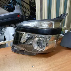 Voxy 2013 Headlight Zenon. LHS