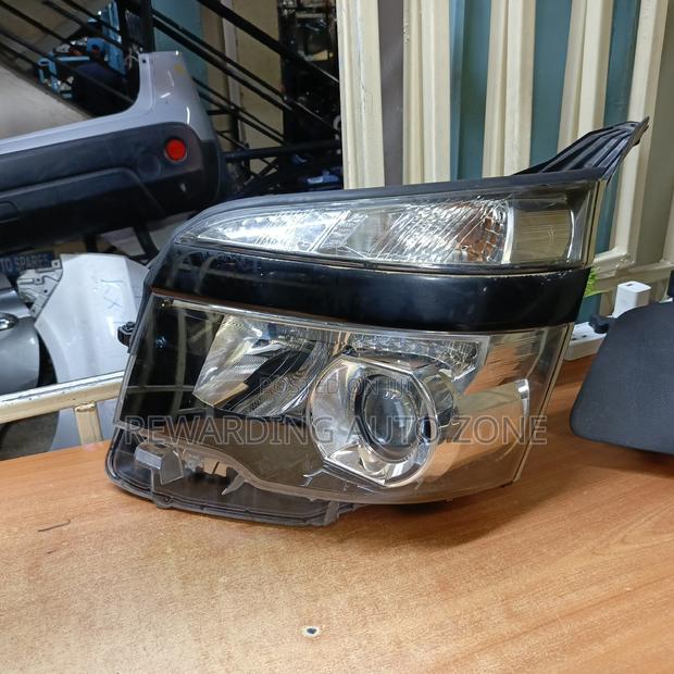 Voxy 2013 Headlight Zenon. LHS - thumbnail 2