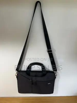 Wiwu Tailored 13” Macbook Air Laptop Hand/Shoulder Carry Tot