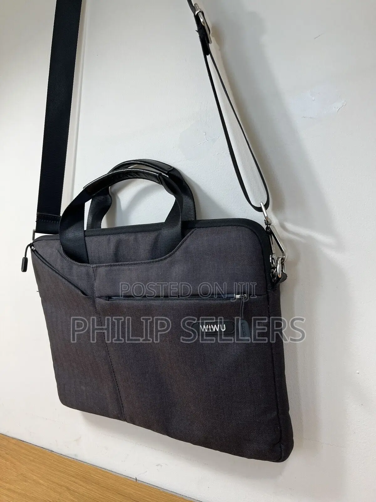 Wiwu Tailored 13” Macbook Air Laptop Hand/Shoulder Carry Tot