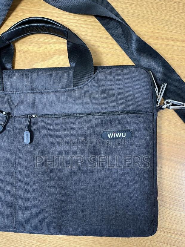 Wiwu Tailored 14” Macbook Air Laptop Hand/Shoulder - main view