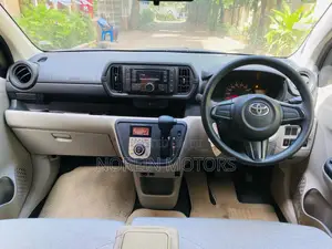 Toyota Passo 2017 Yellow