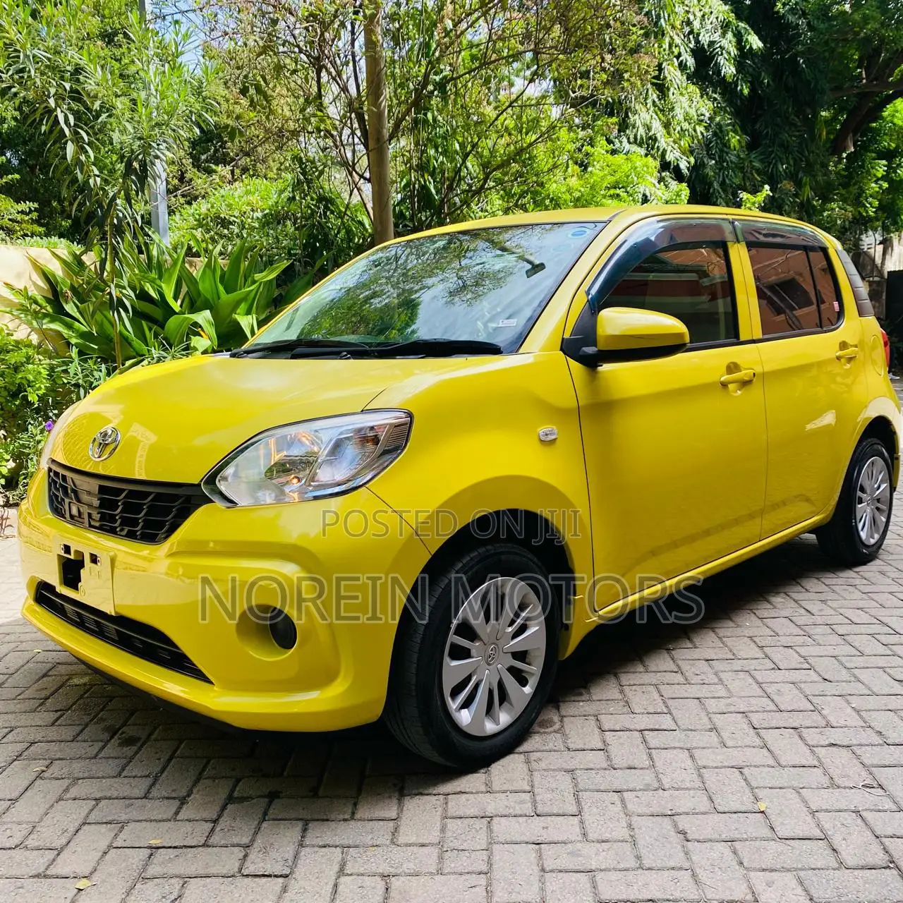 Toyota Passo 2017 Yellow