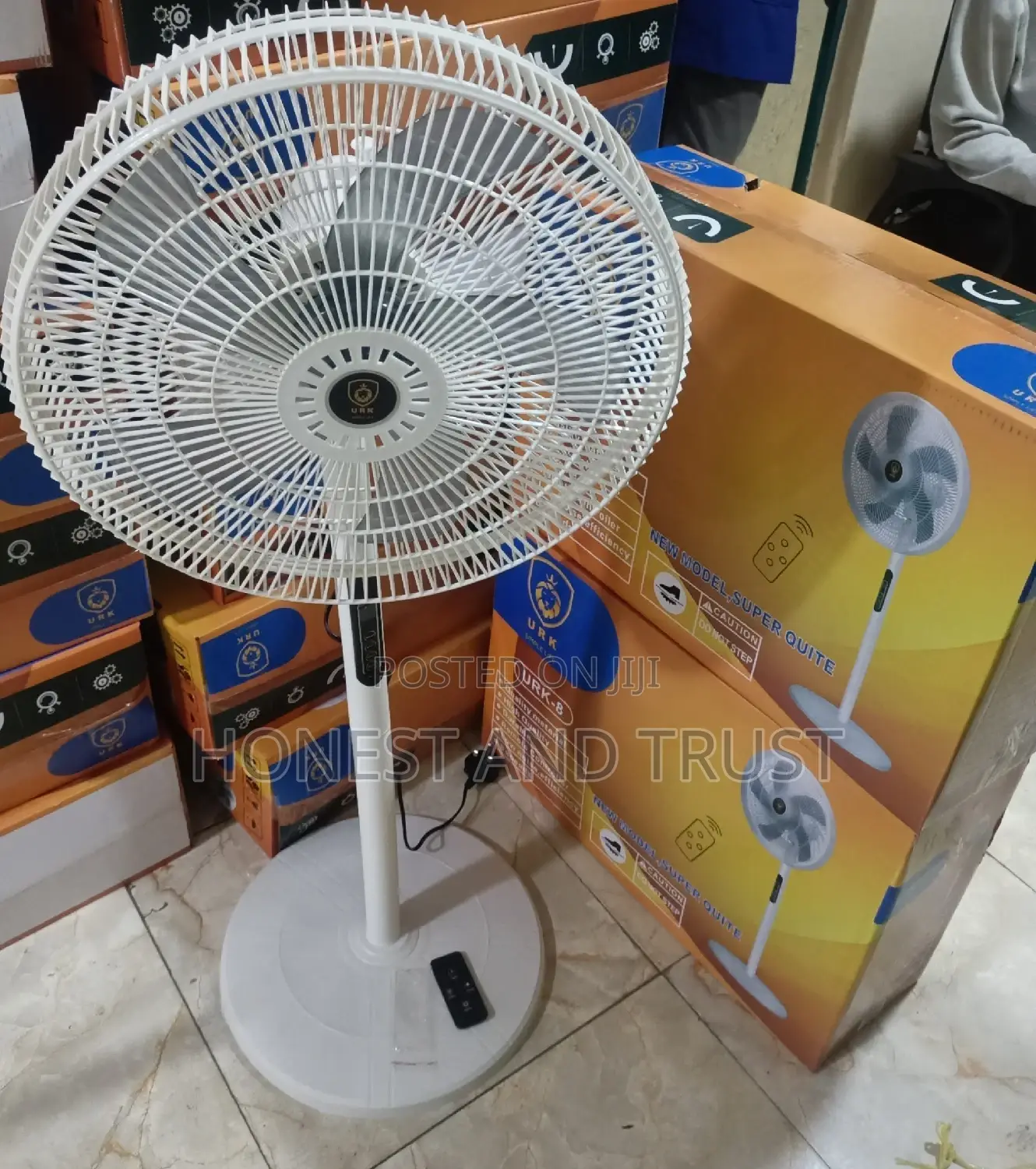 Urk Standing Fan Size 16