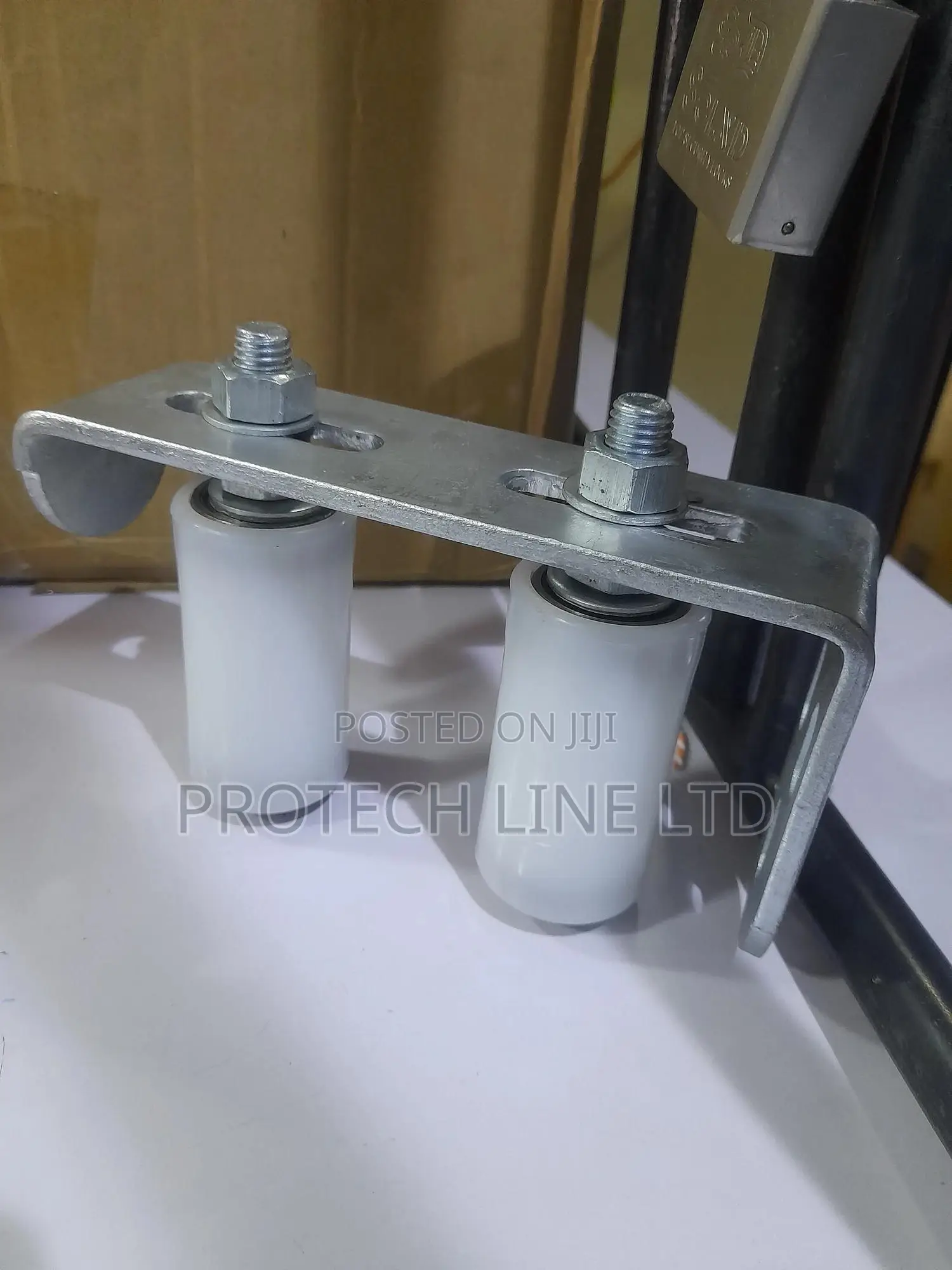 Slide Gate L Bracket With Rollers