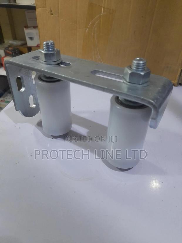 Slide Gate L Bracket With Rollers - main view