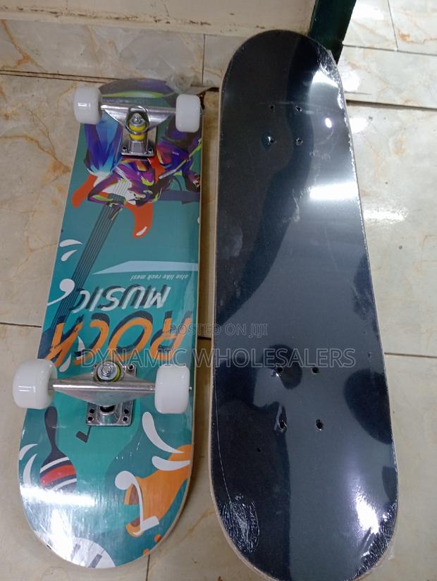 ":Big Size Skateboard With Clipping Surface