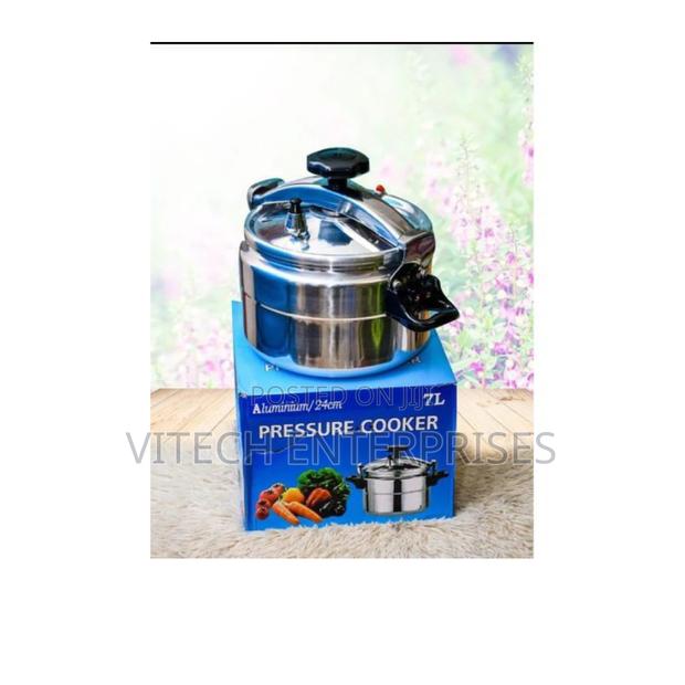 7 Litre Pressure Cooker - main view