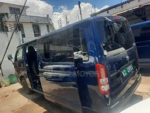 Toyota HiAce 2017 Blue