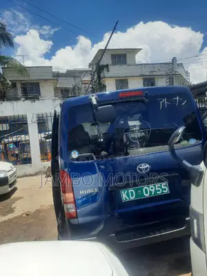 Toyota HiAce 2017 Blue