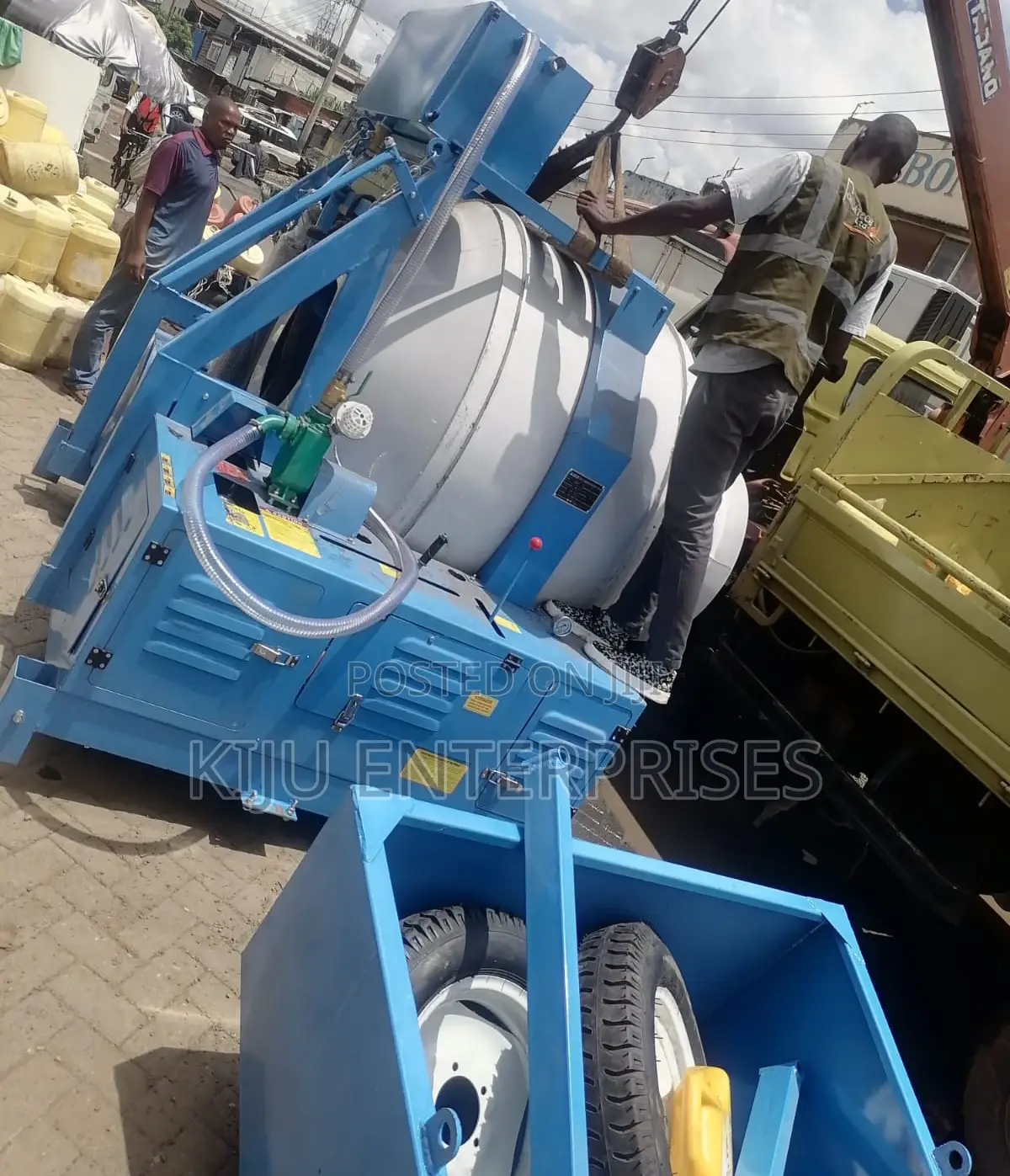Self Loading Concrete Mixer 560litres Diesel Powered