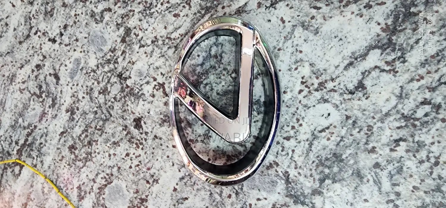 Grill Logo Lexus