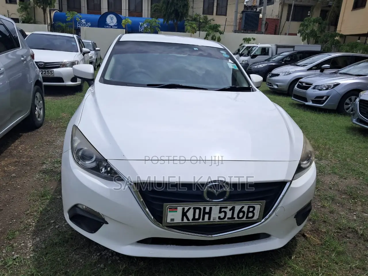 Mazda Axela SV Premium 2014 White