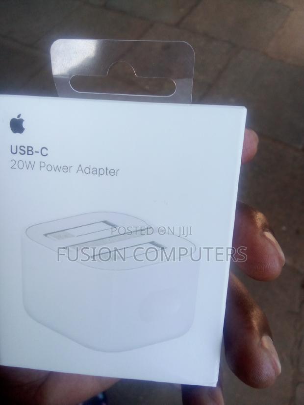 20W USB-C Power Adapter - main view