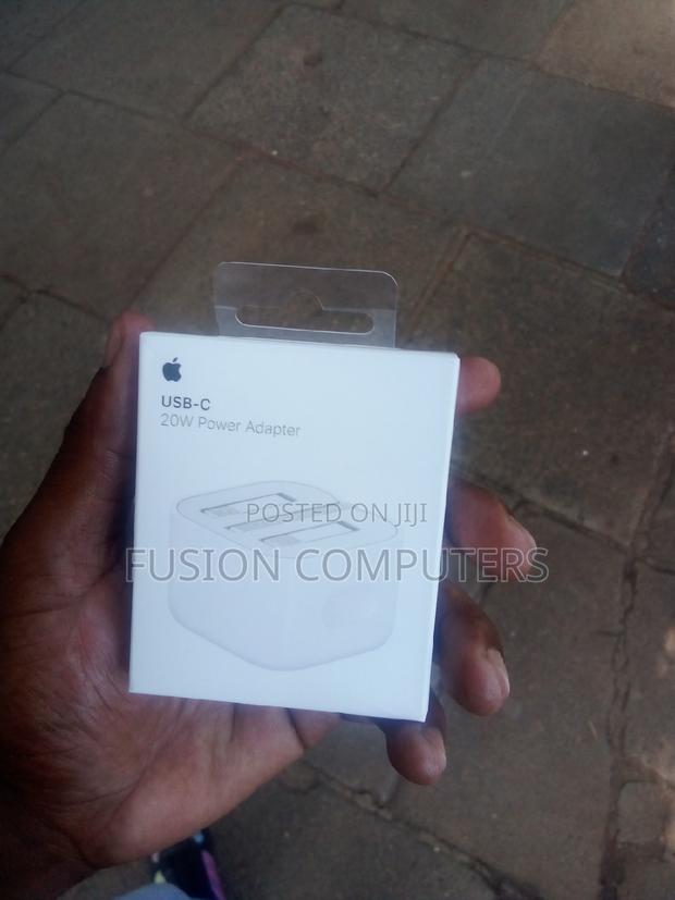 20W USB-C Power Adapter - thumbnail 4