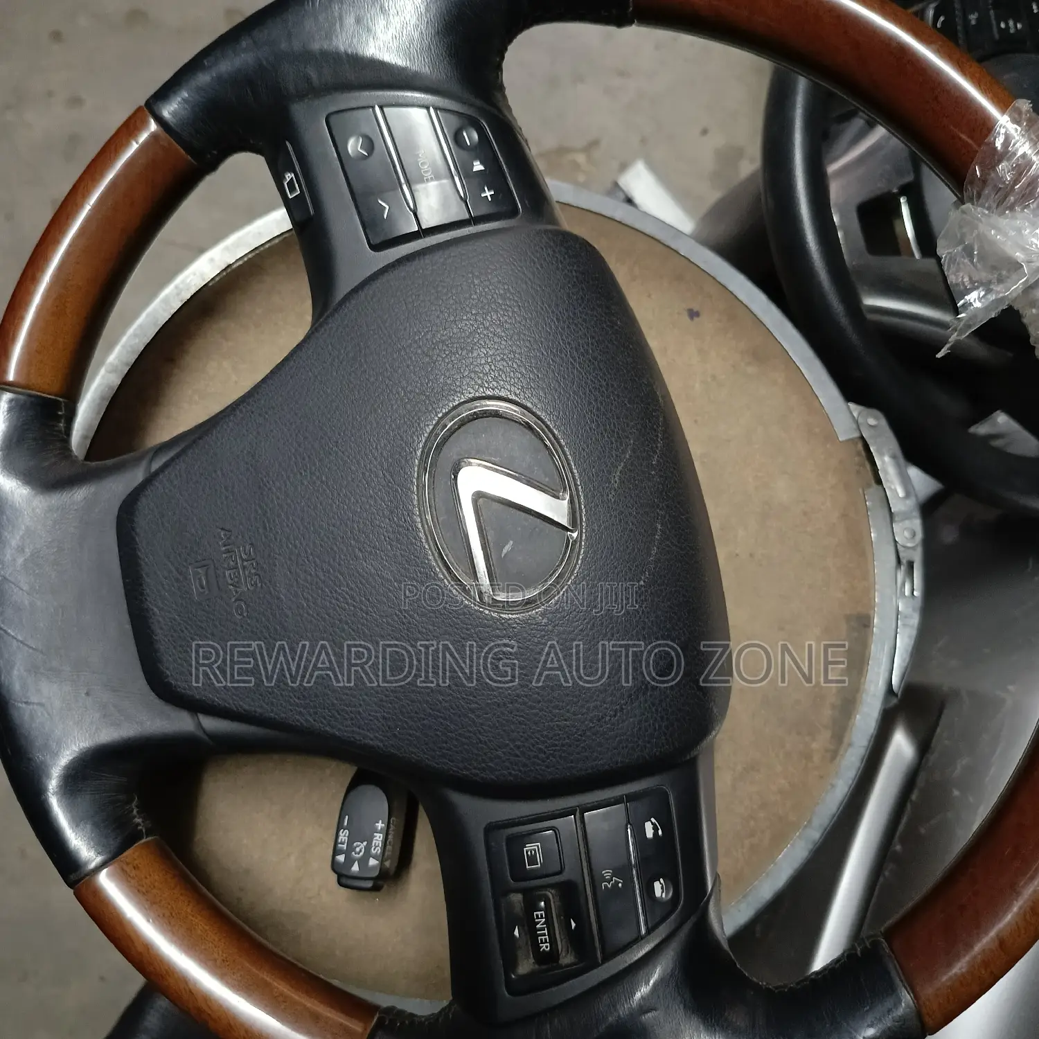 Lexus 450 Steering Wheel Airbag.
