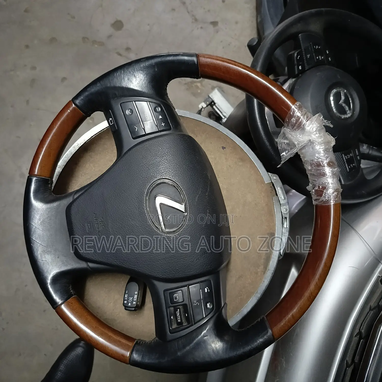 Lexus 450 Steering Wheel Airbag.