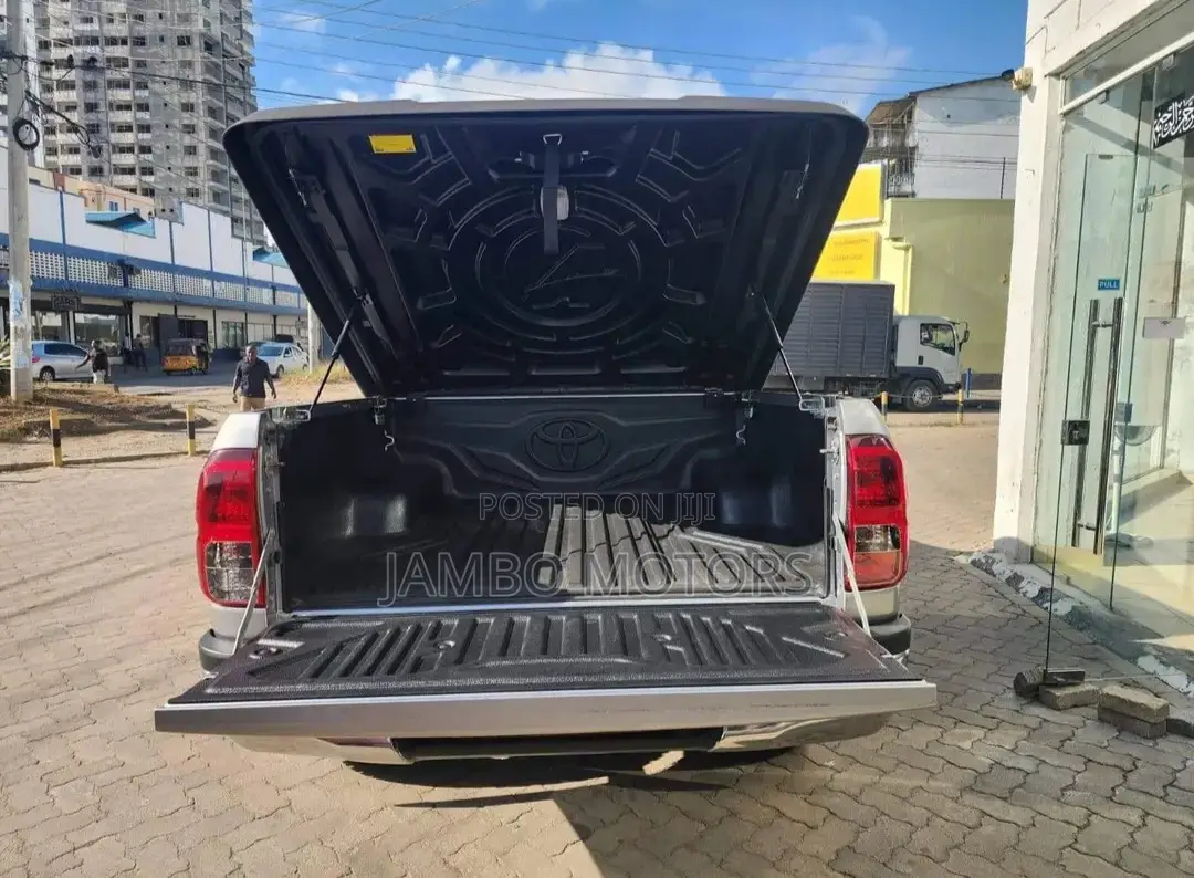 Toyota Hilux Revo Double Cab Deisel 2.8 RWD 2017 Silver