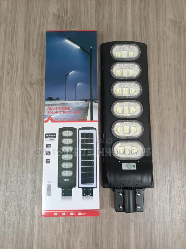 300W Solar Street Light With 2 Years Warranty - main view