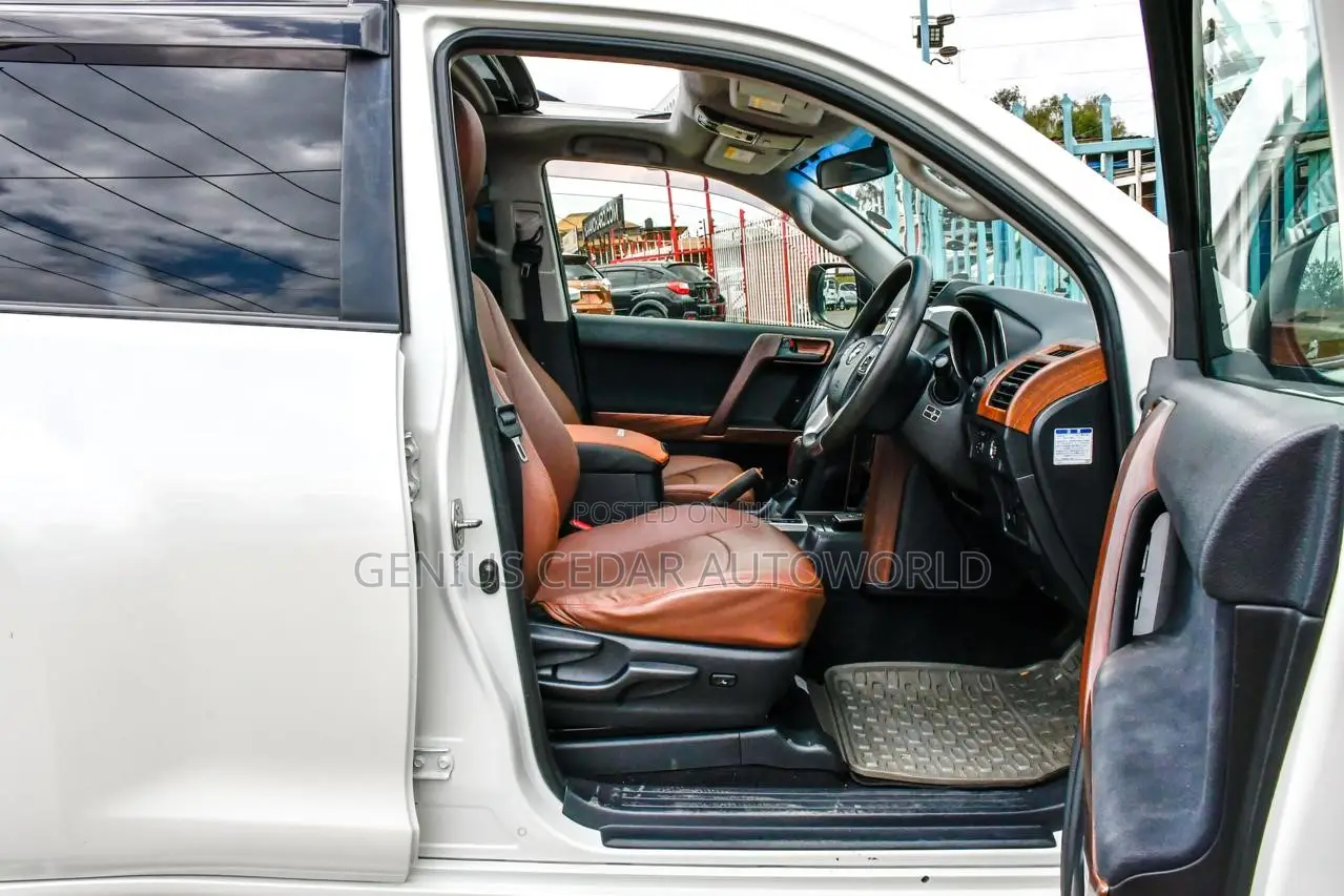 Toyota Land Cruiser Prado 2017 White