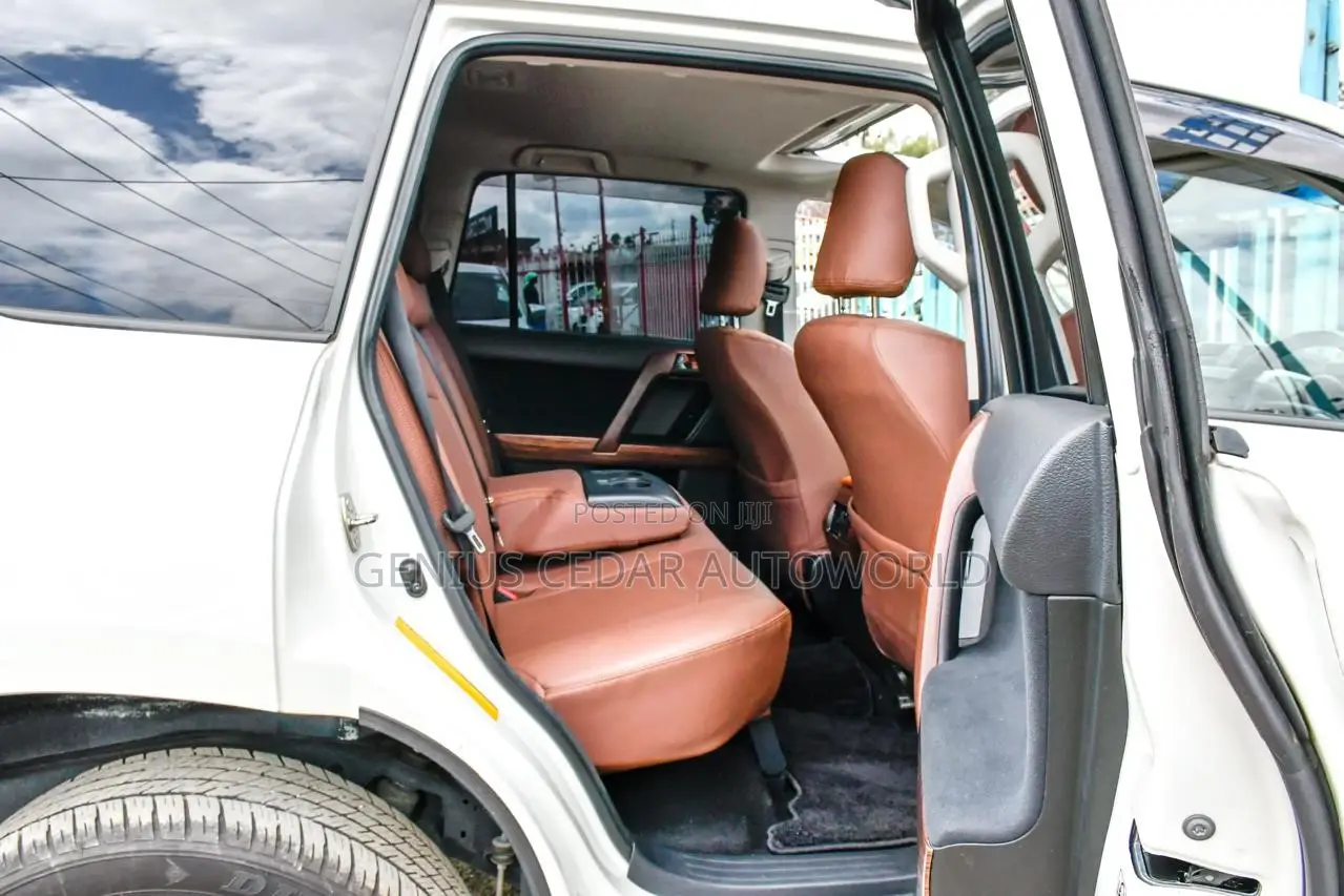 Toyota Land Cruiser Prado 2017 White