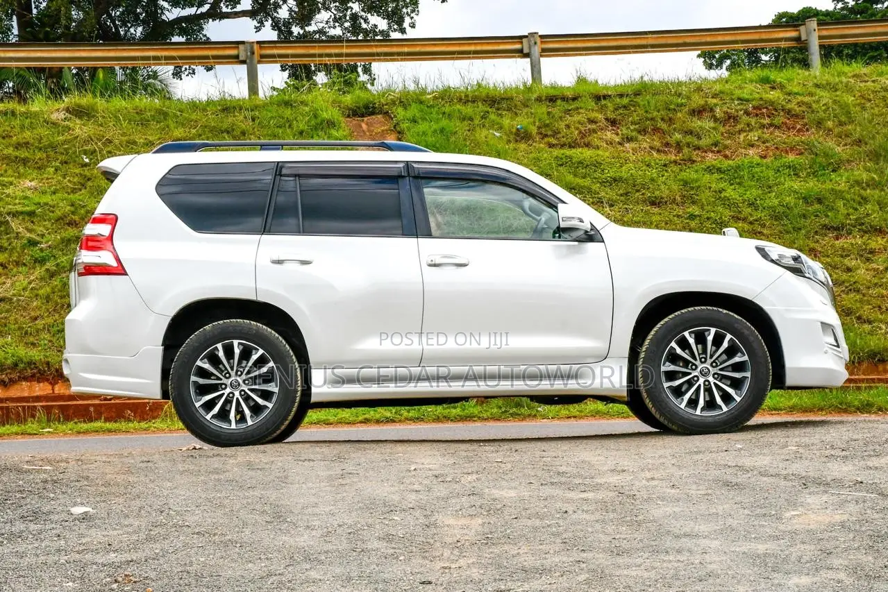 Toyota Land Cruiser Prado 2017 White