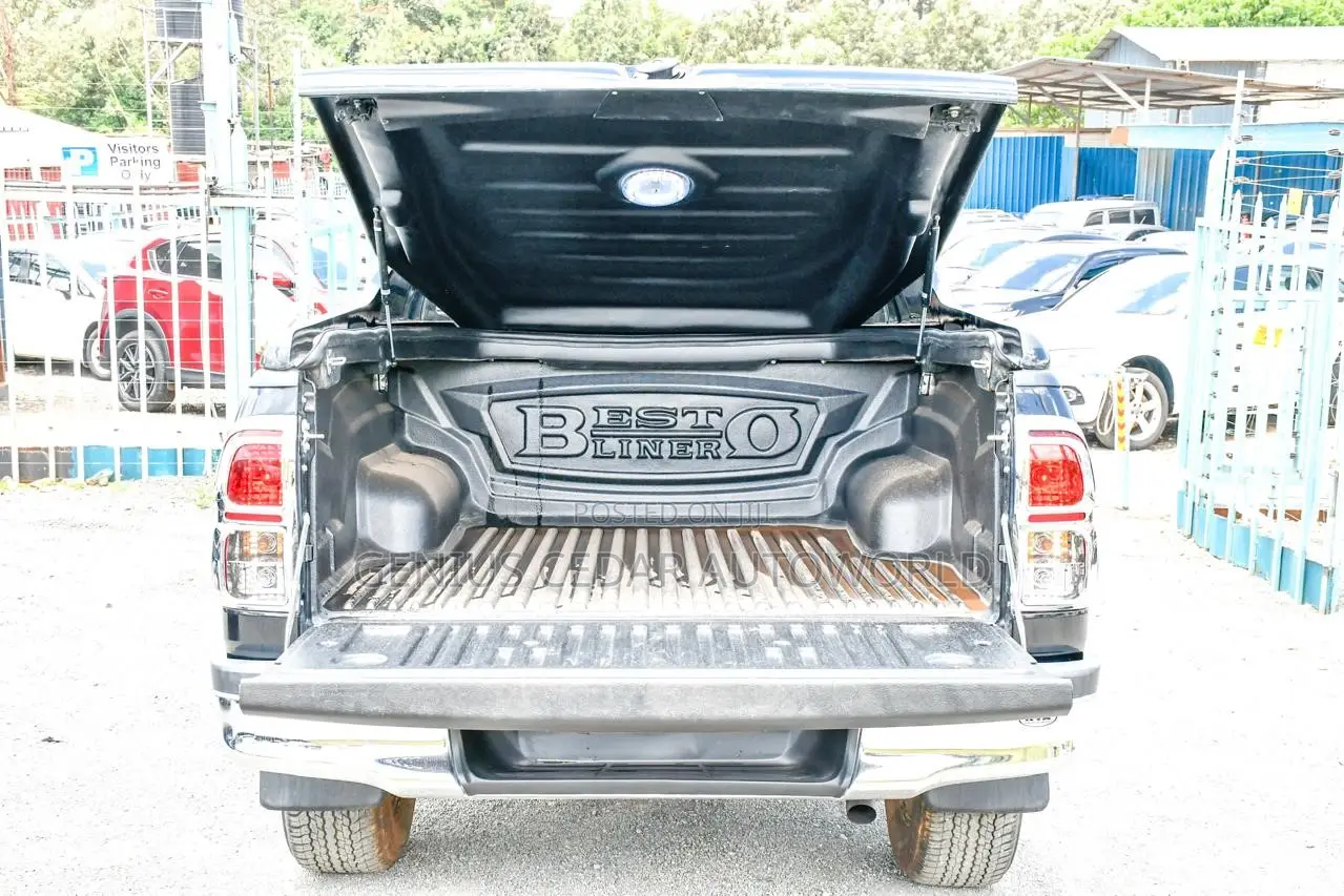Toyota Hilux 2017 Black