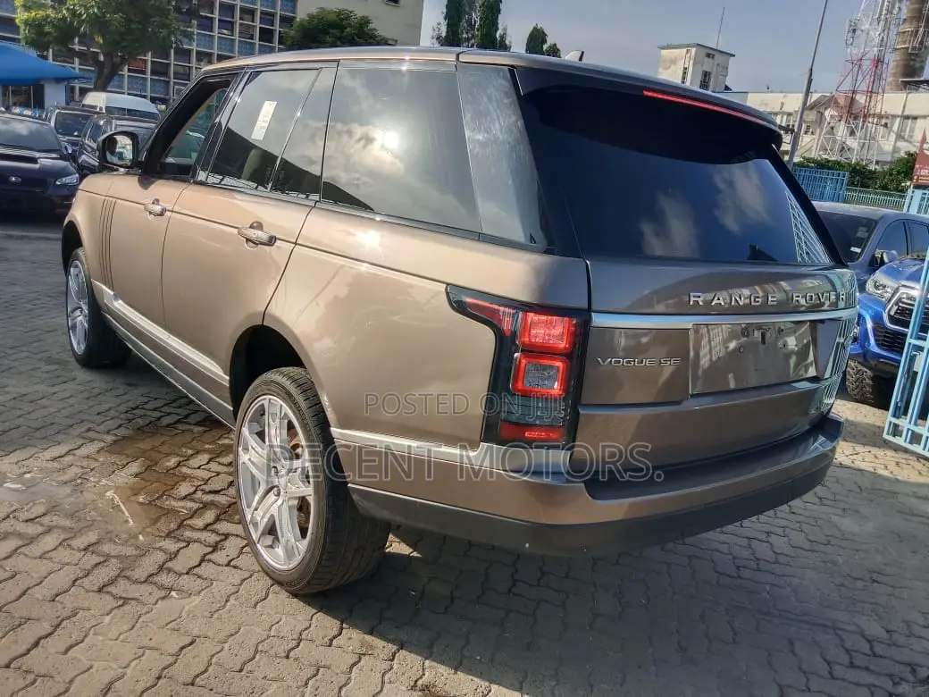 Land Rover Range Rover Vogue 2017 Gold