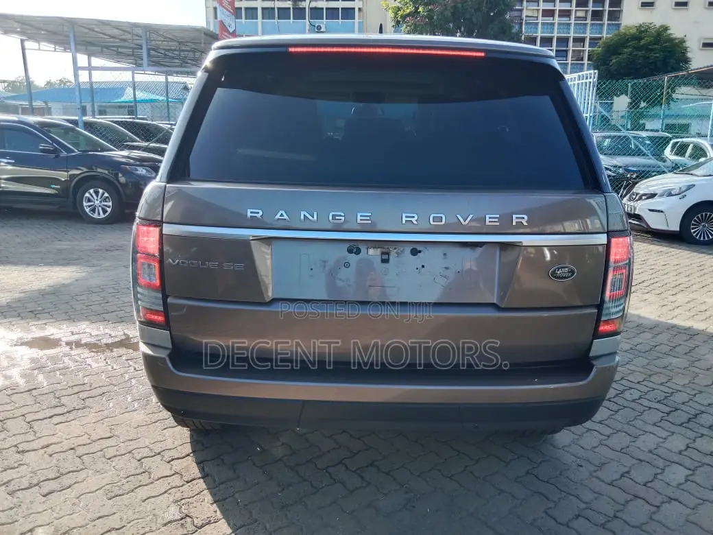 Land Rover Range Rover Vogue 2017 Gold