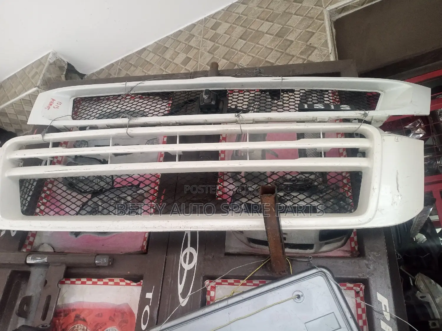Toyota ISIS Sport Grill