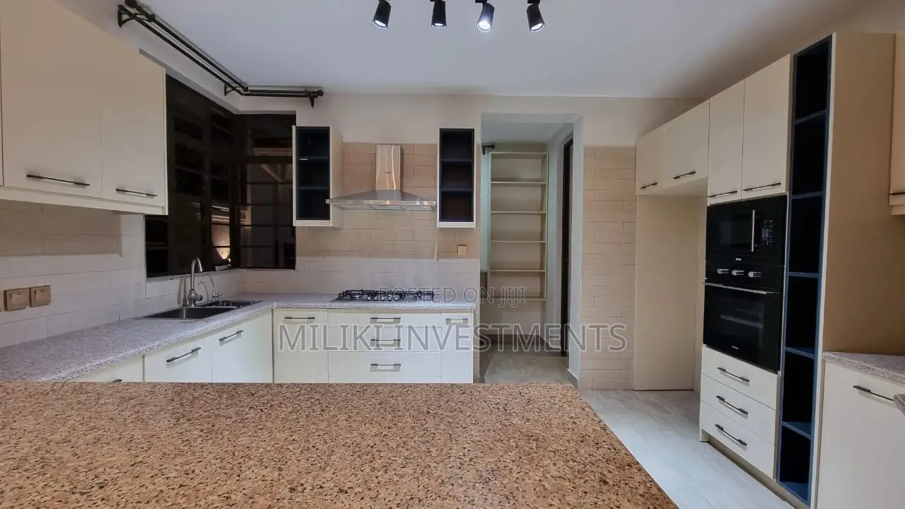 Furnished 5bdrm Maisonette in Membly, Membley Estate for sale