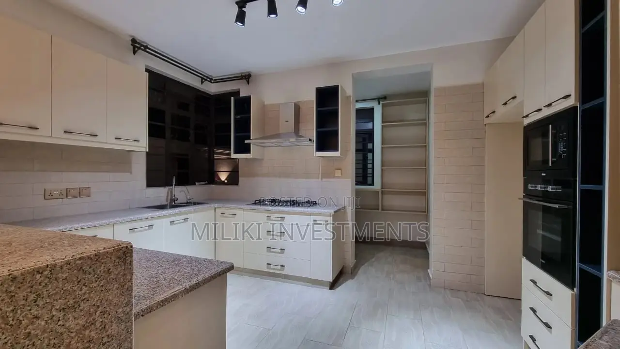 Furnished 5bdrm Maisonette in Membly, Membley Estate for sale