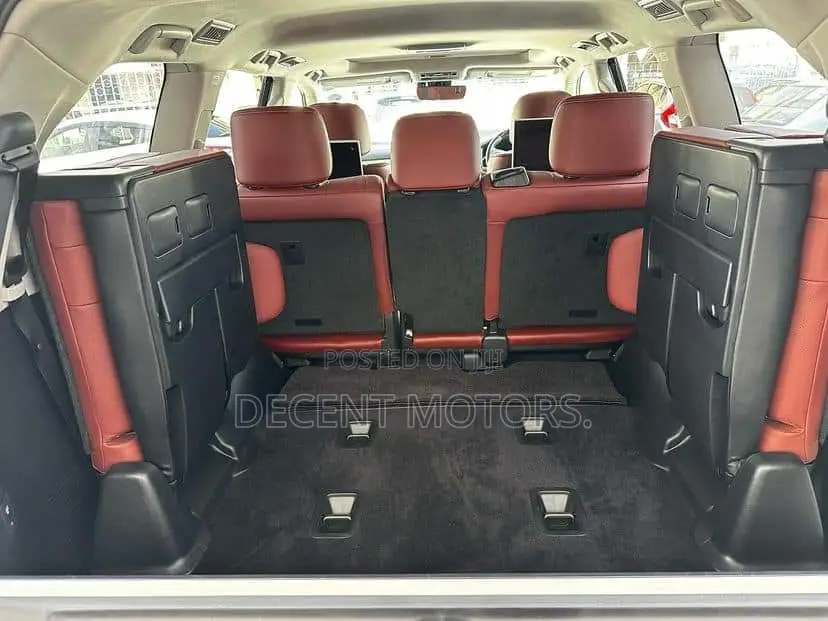 Lexus LX 570 AWD 2017 White