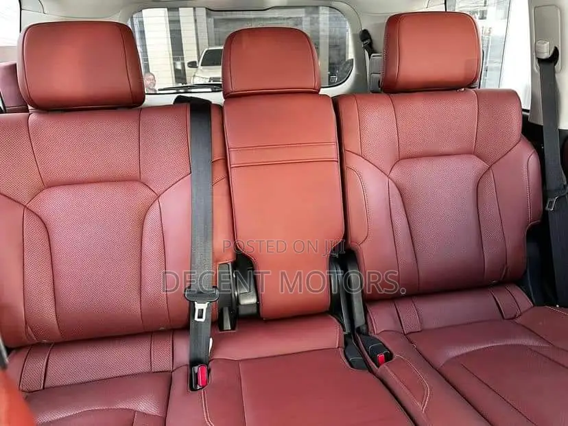 Lexus LX 570 AWD 2017 White