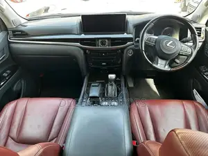 Lexus LX 570 AWD 2017 White