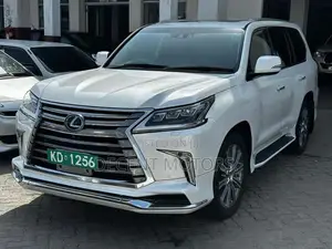 Lexus LX 570 AWD 2017 White