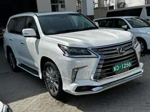 Lexus LX 570 AWD 2017 White