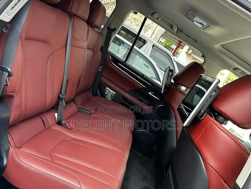 Lexus LX 570 AWD 2017 White