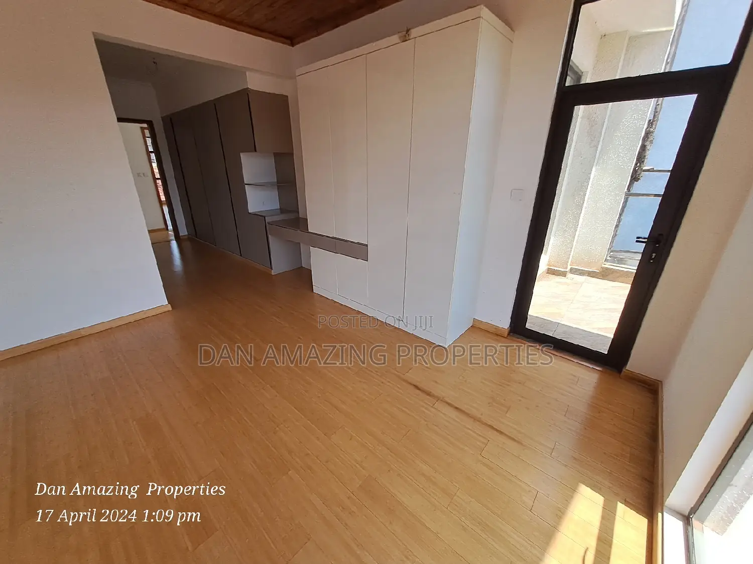 5bdrm Townhouse/Terrace in Kiambu Rd Plus Dsq for sale